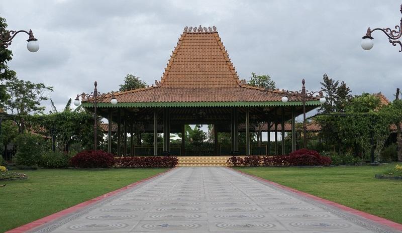 Rumah Joglo, 1. Rumah Joglo, 2. Rumah Using, 3. Rumah Dhurung, 4. Rumah Suku Tengger , 5. Rumah Limasan Trajumas Lawakan Jawa Timur, 6. Rumah Limasan Lambang Sari