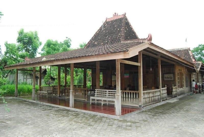 Rumah Joglo Pangrawit, 1. Rumah Joglo, 2. Rumah Using, 3. Rumah Dhurung, 4. Rumah Suku Tengger , 5. Rumah Limasan Trajumas Lawakan Jawa Timur, 6. Rumah Limasan Lambang Sari