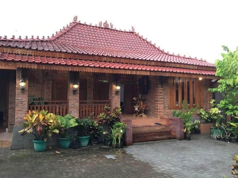 Rumah Limasan Trajumas Lawakan Jawa Timur, 1. Rumah Joglo, 2. Rumah Using, 3. Rumah Dhurung, 4. Rumah Suku Tengger , 5. Rumah Limasan Trajumas Lawakan Jawa Timur, 6. Rumah Limasan Lambang Sari