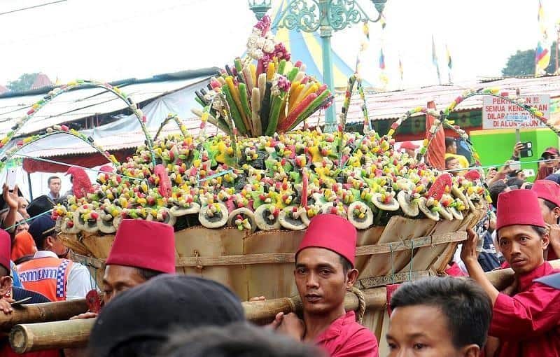 Sekaten, 1. Padusan, 2. Kenduren, 3. Kebo-Keboan, 4. Larung Sesaji, 5. Selikuran, 6. Siraman, 7. Popokan, 8. Nyadran, 9. Ruwatan, 10. Tedak Siten, 11. Sekaten, 12. Wetonan