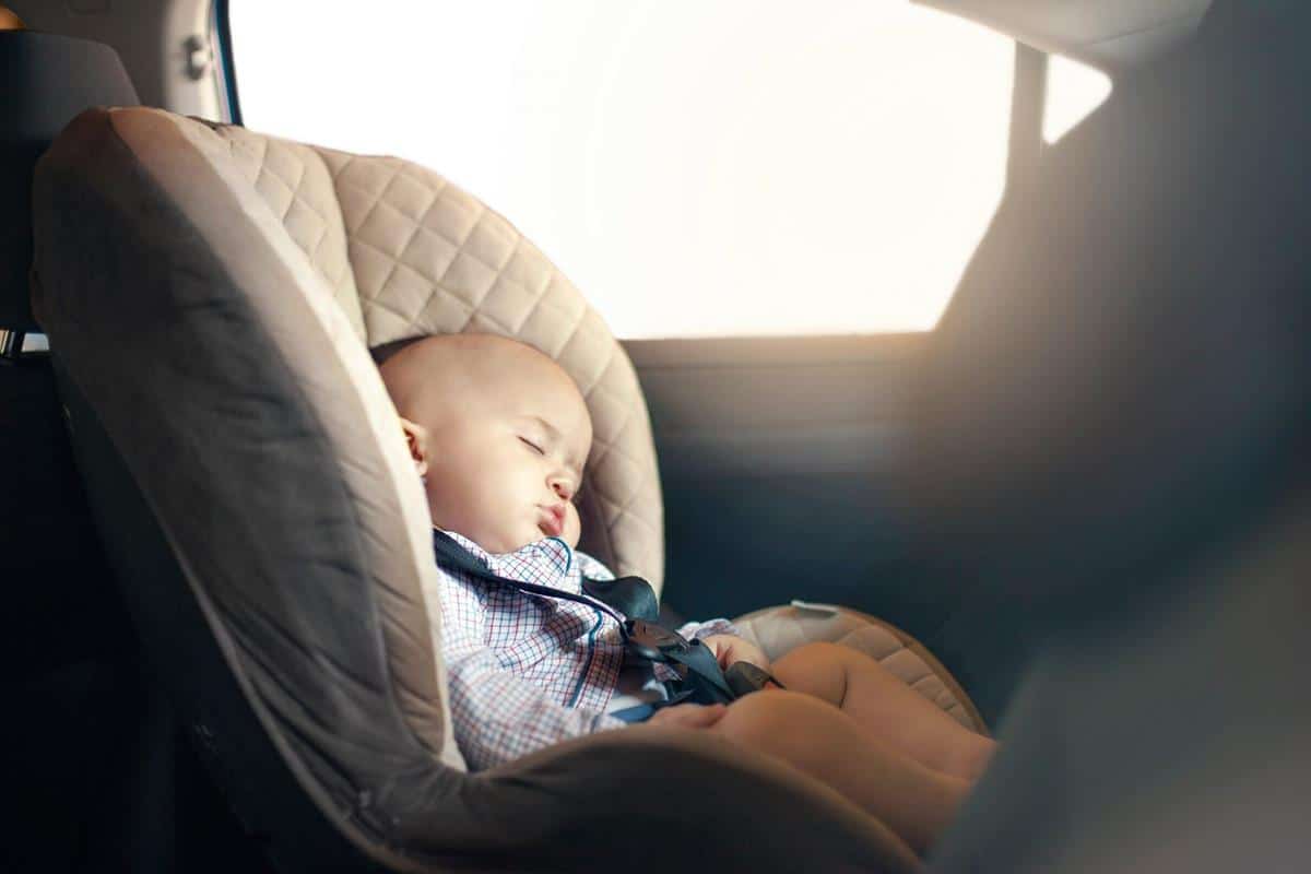 Sesuaikan Waktu Perjalanan dengan Jam Tidur Anak, 1. Membuat Daftar Barang Bawaan Anak, 2. Sediakan Ruang Gerak untuk Anak , 3. Sediakan Makanan Ringan yang Cukup, 4. Persiapkan Mainan Favorit dan Hiburan Lainnya, 5. Sesuaikan Waktu Perjalanan dengan Jam Tidur Anak , 6. Menyiapkan Tas Khusus, 7. Sediakan P3K Lengkap dan Antisipasi Mudik Perjalanan, 8. Catat Titik-Titik Perhentian atau Rest Area, 9. Utamakan Keselamatan, 10. Berikan Pengertian pada Anak