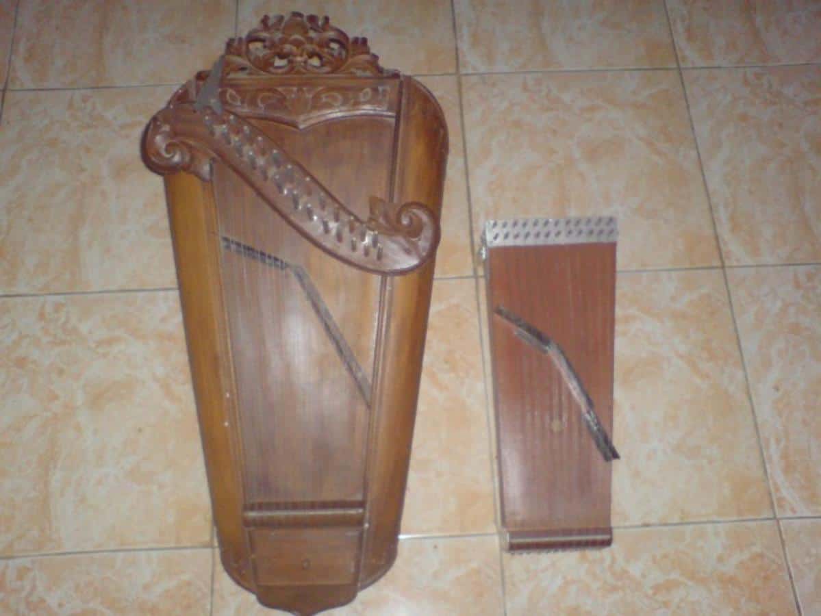 1. Angklung, 2. Suling, 3. Gendang, 4. Kacapi, 5. Calung, 6. Karinding, 7. Jentreng, 8. Siter & Celempung, 9. Jenglong, 10. Rebab