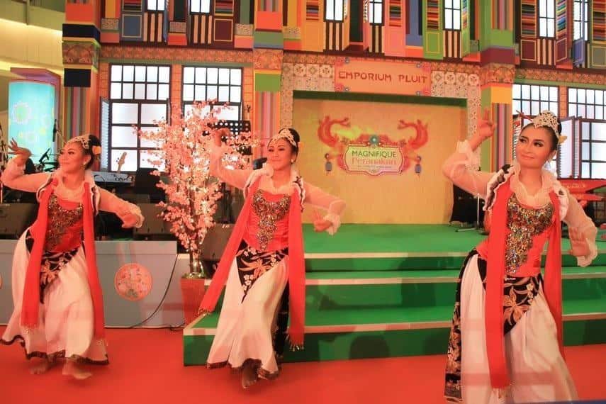 Tari Cokek, 1. Tari Yapong, 2. Tari Zapin Betawi, 3. Tari Topeng Betawi, 4. Tari Nandak Ganjen, 5. Tari Lenggang Nyai, 6. Tari Renggong Manis, 7. Tari Sirih Kuning, 8. Tari Cokek, 9. Tari Blantek, 10. Tari Ngarojeng