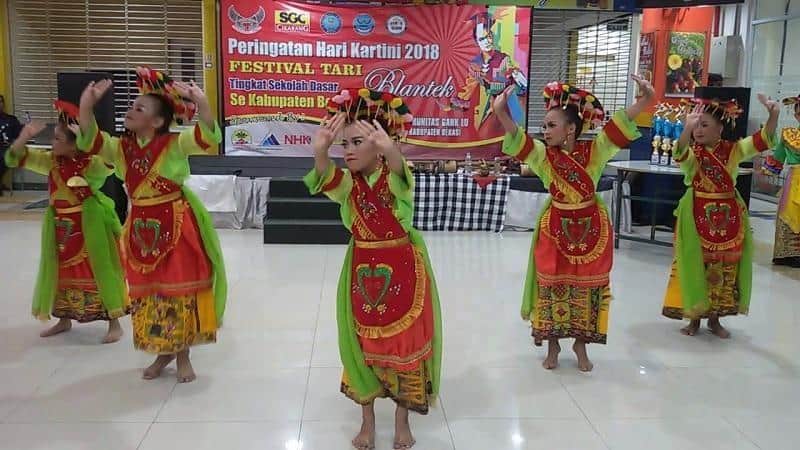 Tari Blantek, 1. Tari Yapong, 2. Tari Zapin Betawi, 3. Tari Topeng Betawi, 4. Tari Nandak Ganjen, 5. Tari Lenggang Nyai, 6. Tari Renggong Manis, 7. Tari Sirih Kuning, 8. Tari Cokek, 9. Tari Blantek, 10. Tari Ngarojeng