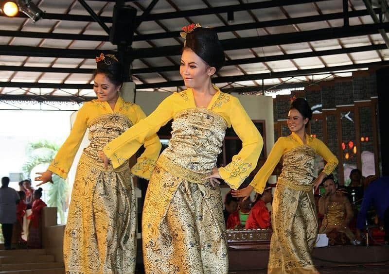 Tari Jaipong, 1. Tari Ketuk Tilu, 2. Tari Topeng Cirebon, 3. Tari Jaipong, 4. Tari Angklung Bungko, 5. Tari Keurseus, 6. Tari Ronggeng Bugis, 7. Tari Merak, 8. Tari Wayang, 9. Tari Buyung, 10. Tari Sintren