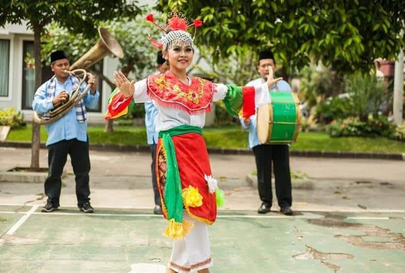 Tari Lenggang Nyai, 1. Tari Yapong, 2. Tari Zapin Betawi, 3. Tari Topeng Betawi, 4. Tari Nandak Ganjen, 5. Tari Lenggang Nyai, 6. Tari Renggong Manis, 7. Tari Sirih Kuning, 8. Tari Cokek, 9. Tari Blantek, 10. Tari Ngarojeng