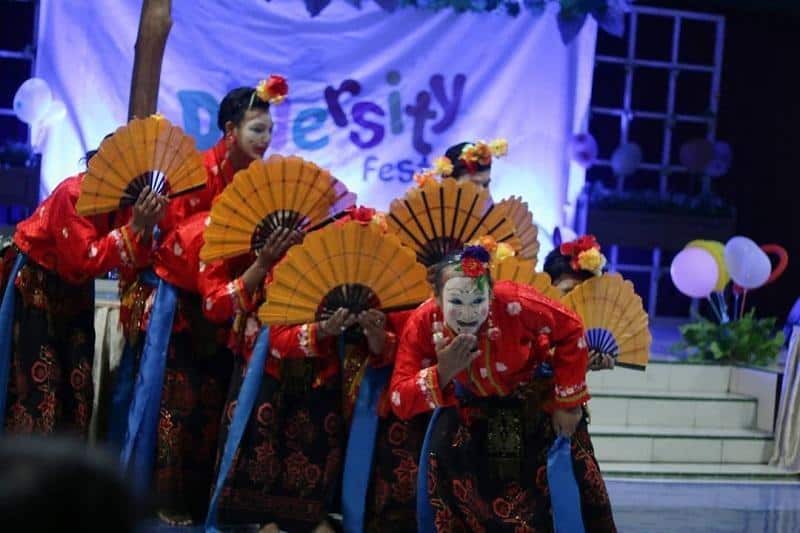 Tari Ronggeng Bugis, 1. Tari Ketuk Tilu, 2. Tari Topeng Cirebon, 3. Tari Jaipong, 4. Tari Angklung Bungko, 5. Tari Keurseus, 6. Tari Ronggeng Bugis, 7. Tari Merak, 8. Tari Wayang, 9. Tari Buyung, 10. Tari Sintren