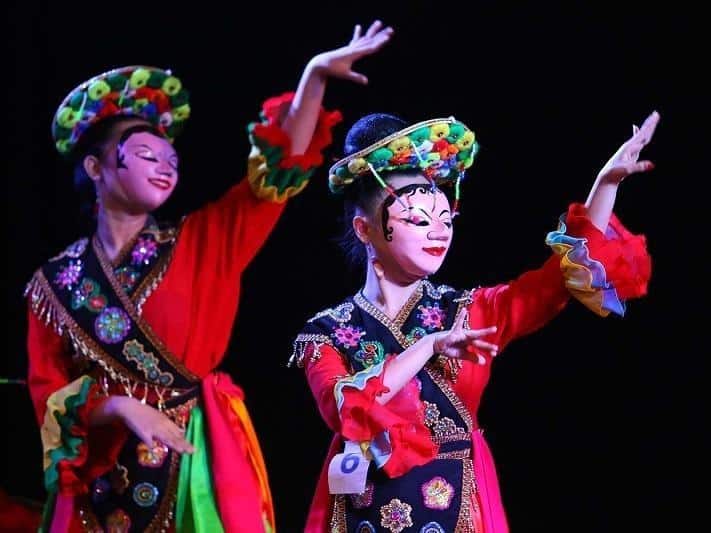 Tari Topeng Betawi, 1. Tari Yapong, 2. Tari Zapin Betawi, 3. Tari Topeng Betawi, 4. Tari Nandak Ganjen, 5. Tari Lenggang Nyai, 6. Tari Renggong Manis, 7. Tari Sirih Kuning, 8. Tari Cokek, 9. Tari Blantek, 10. Tari Ngarojeng
