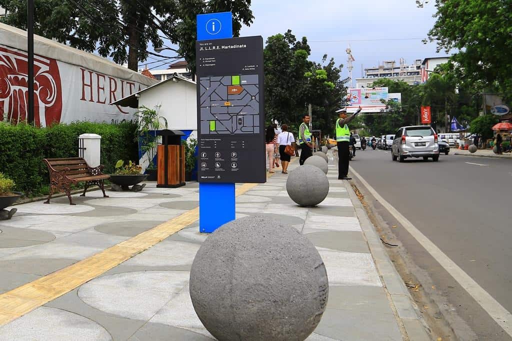 Tempat wisata di tengah kota Bandung_jalan riau