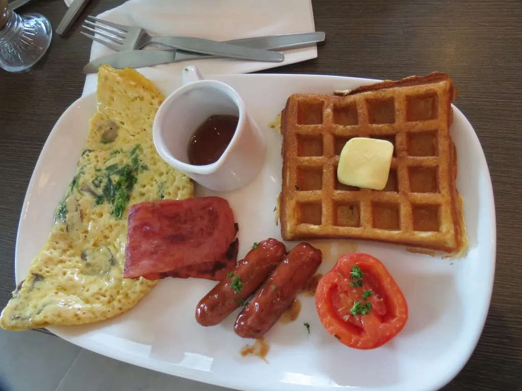 Mushroom Omelet Platter, 1. Beetato Omelet dan French Toast, 2. Egg Bruschetta, 3. Waffle Sandwich, 4. Omelet Rice Platter, 5. Mushroom Omelet Platter, 6. Egg Platter