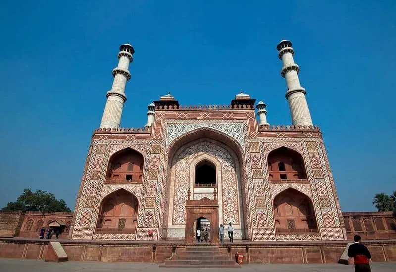 Makam Raja Akbar_, 1.  Taj Mahal , 2.  Red Fort , 3. Makam Raja Humayun, 4. Masjid Jama Delhi , 5. Fatehpur Sikri , 6. Makam Raja Akbar , 7. Itmad ud-Daula , 8. Benteng Agra , 9. Benteng Akbari , 10. Pari Mahal 