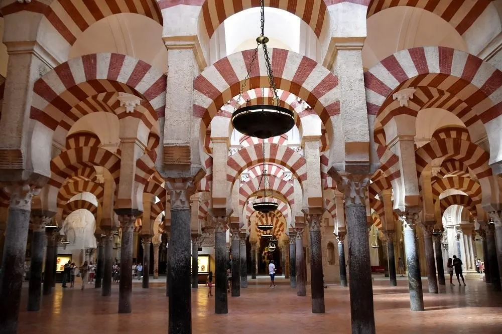 Masjid Cordoba, 1. Masjid Cordoba, 2. Al-Hambra, 3. Madinat Azahara, 4. Alcazar, 5. La Madraza Granada, 6. Menara Calahorra, 7. La Torre del Oro, 8. Albaicín, 9. Alcazaba Málaga, 10. Aljafería, Zaragoza