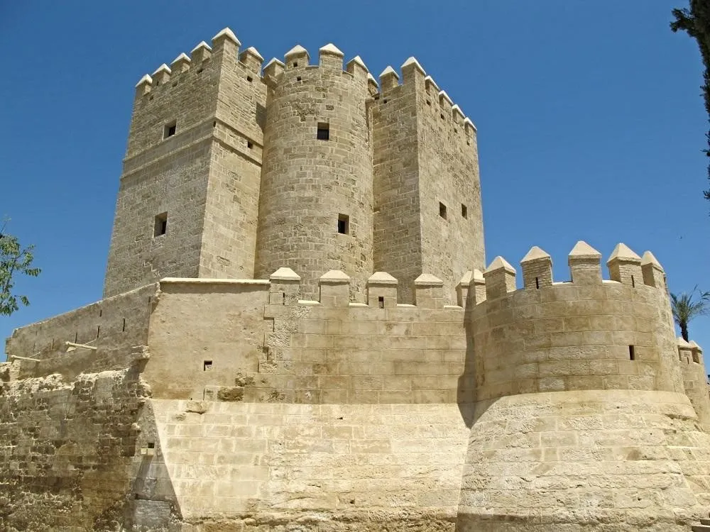Menara Calahorra, 1. Masjid Cordoba, 2. Al-Hambra, 3. Madinat Azahara, 4. Alcazar, 5. La Madraza Granada, 6. Menara Calahorra, 7. La Torre del Oro, 8. Albaicín, 9. Alcazaba Málaga, 10. Aljafería, Zaragoza