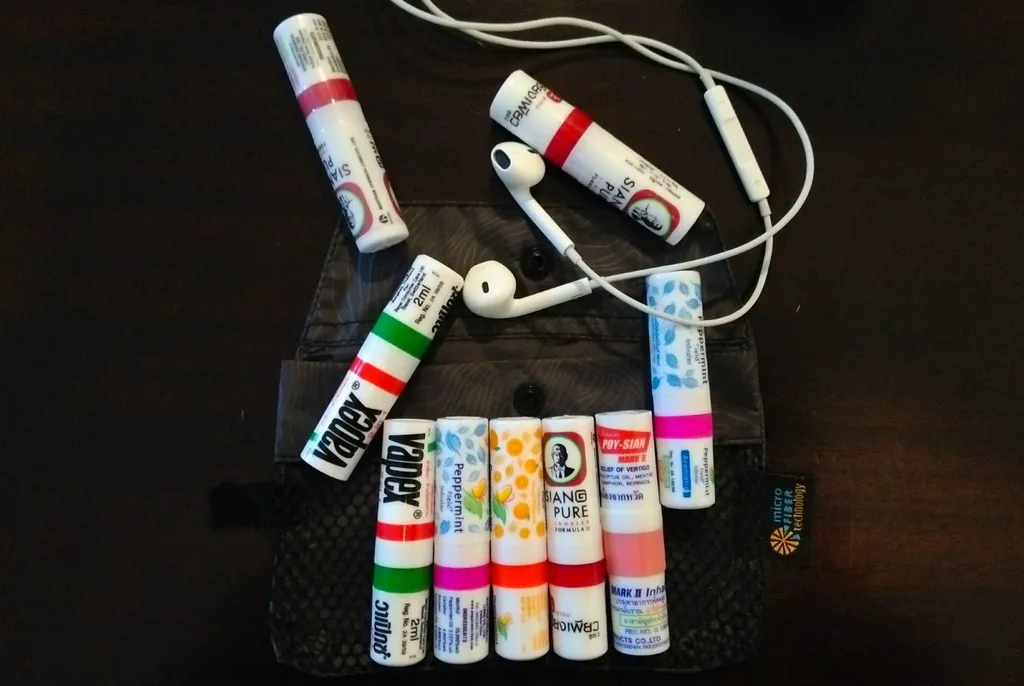 Menyukai Inhaler, 1. Memiliki Salam Khas, 2. Tidak Menyentuh Kepala , 3. Menempatkan Kaki di Atas Sesuatu, 4. Berdiri Saat Mendengar Lagu Kebangsaan, 5. Menyukai Inhaler, 6. Tidak Menggunakan Rok Pendek, 7. Tidak Kontak Fisik dengan Biksu, 8. Marah Jika Menawar Terlalu Rendah, 9. Tidak Bersiul di Malam Hari, 10. Menunjuk dengan Jari Telunjuk