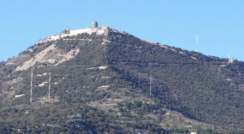 Mont Agel, 1. Palais du Prince, 2. Monte Carlo, 3. Fort Antoine, 4. Musée Oceanographique, 5. Cathédrale de Monaco, 6. Jardin Exotique, 7. Opera de Monte-Carlo, 8. Monaco-Ville (Le Rocher), 9. Mont Agel, 10. Pantai Larvotto