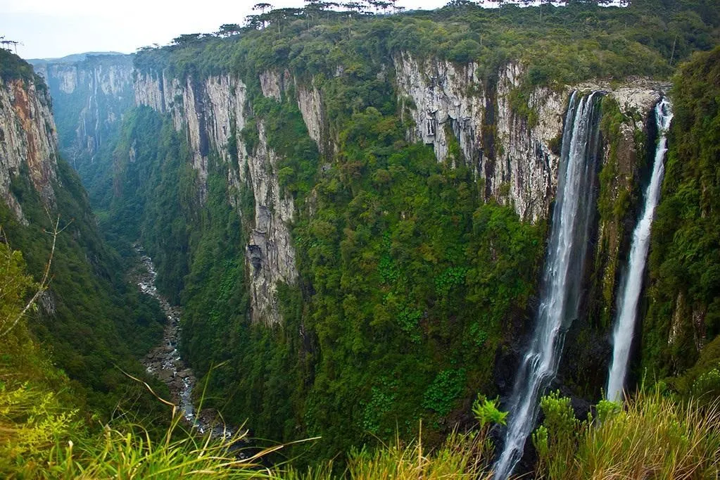 Ngarai Itaimbézinho, 1. Gunung Roraima, 2. Lençois Maranhenses, 3. Taman Nasional Chapada dos Veadeiros, 4. Jalapão, 5. Fernando de Noronha, 6. Pelourinho, Salvador, 7. Kebun Raya Curutiba, 8. Ngarai Itaimbézinho, 9. Pantanal, 10. Air Terjun Foz do Iguaçu