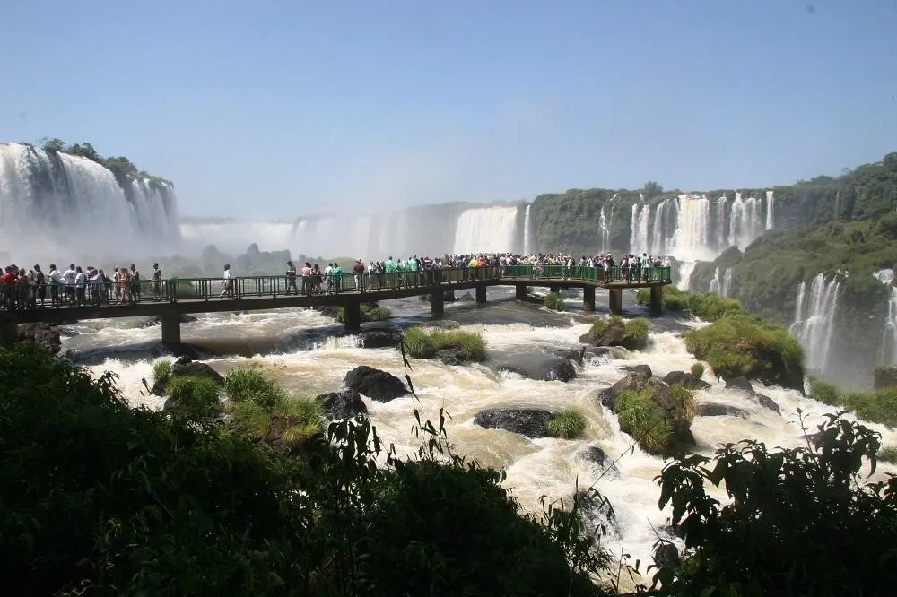 Air Terjun Foz do Iguaçu, 1. Gunung Roraima, 2. Lençois Maranhenses, 3. Taman Nasional Chapada dos Veadeiros, 4. Jalapão, 5. Fernando de Noronha, 6. Pelourinho, Salvador, 7. Kebun Raya Curutiba, 8. Ngarai Itaimbézinho, 9. Pantanal, 10. Air Terjun Foz do Iguaçu