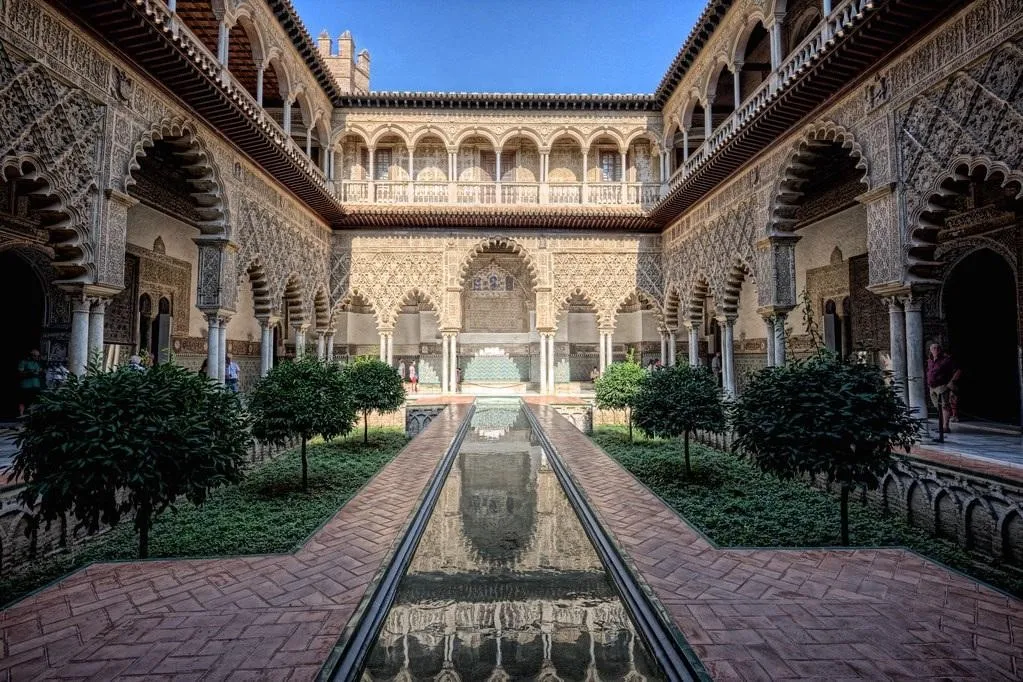Alcazar, 1. Masjid Cordoba, 2. Al-Hambra, 3. Madinat Azahara, 4. Alcazar, 5. La Madraza Granada, 6. Menara Calahorra, 7. La Torre del Oro, 8. Albaicín, 9. Alcazaba Málaga, 10. Aljafería, Zaragoza