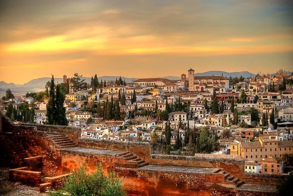 Albaicín, 1. Masjid Cordoba, 2. Al-Hambra, 3. Madinat Azahara, 4. Alcazar, 5. La Madraza Granada, 6. Menara Calahorra, 7. La Torre del Oro, 8. Albaicín, 9. Alcazaba Málaga, 10. Aljafería, Zaragoza