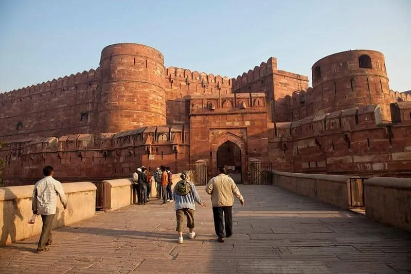 Benteng Agra_, 1.  Taj Mahal , 2.  Red Fort , 3. Makam Raja Humayun, 4. Masjid Jama Delhi , 5. Fatehpur Sikri , 6. Makam Raja Akbar , 7. Itmad ud-Daula , 8. Benteng Agra , 9. Benteng Akbari , 10. Pari Mahal 