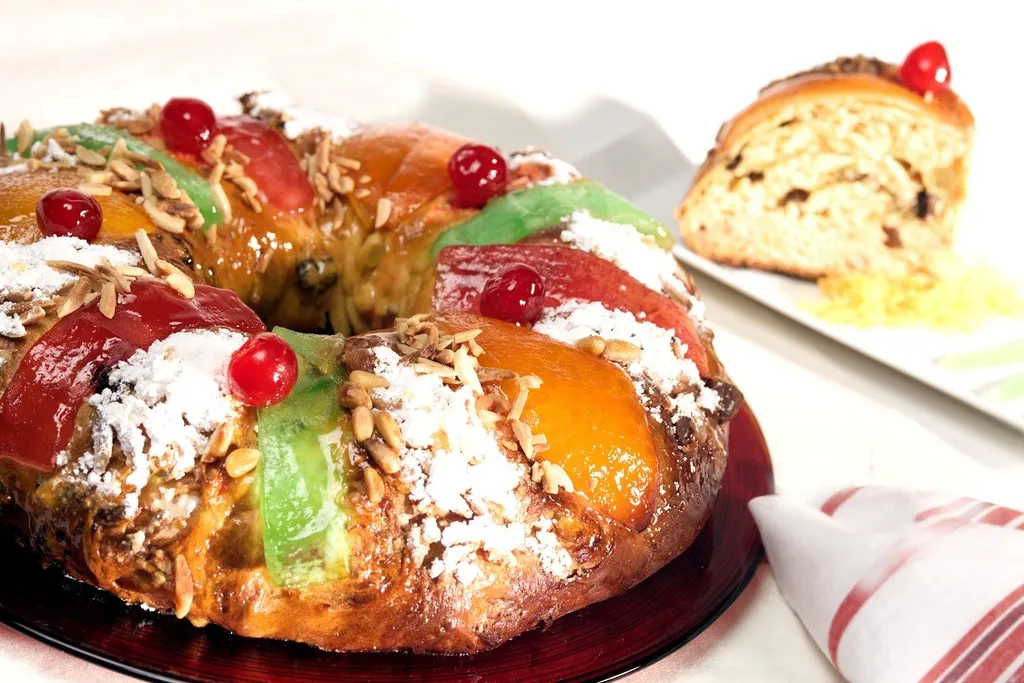 Bolo Rei, 1. Po de Deus, 2. Pastéis de Nata, 3. Bolo Rei, 4. Po de ló, 5. Queijada, 6. Tibias de Braga, 7. Papos de Anjo, 8. Baba de Camelo, 9. Bolas de Berlim, 10. Travesseiros de Sintra