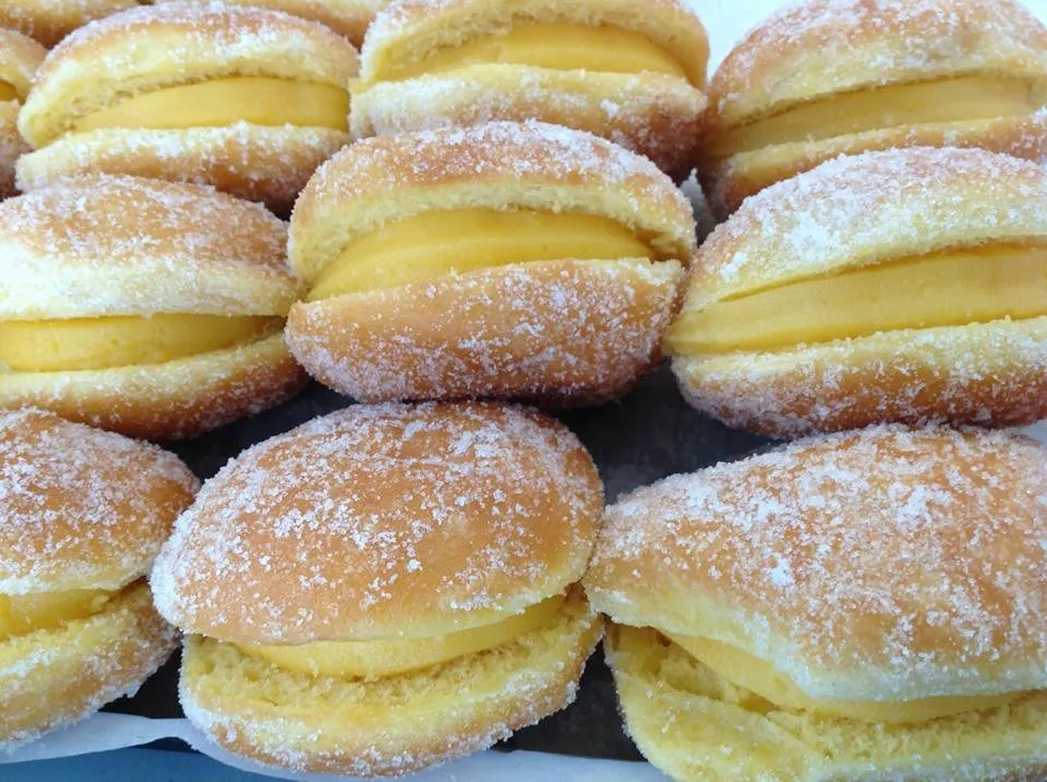 Bolas de Berlim, 1. Po de Deus, 2. Pastéis de Nata, 3. Bolo Rei, 4. Po de ló, 5. Queijada, 6. Tibias de Braga, 7. Papos de Anjo, 8. Baba de Camelo, 9. Bolas de Berlim, 10. Travesseiros de Sintra