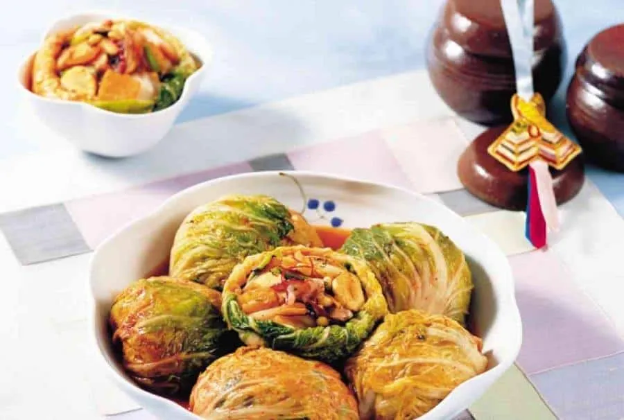 Bossam_, 1. Nabak , 2. Baechu , 3. Bossam , 4. Baek , 5. Yeolmu , 6. Dongchimi ,  7. Ggakdugi , 8. Chonggak , 9. Pa/Bawang Hijau , 10. Gat , 11. Yangbaechu , 12. Oi Sobagi 