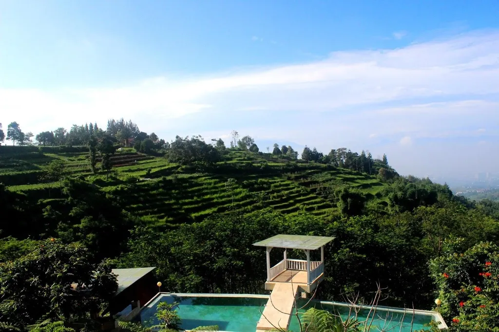 Dulang Resort &amp; Resto, 1. Sangria Resort, 2. Kolam Renang Bukit Cipaku, 3. Hotel Pesona Bamboe Lembang, 4. Dulang Resort &amp; Resto, 5. Puteri Gunung Hotel , 6. Floating Market Swimming Pool, 7. Eldorado Waterpark, 8.The Green Forest Resort, 9. GH Universal Hotel, 10. Grand Paradise Hotel Lembang