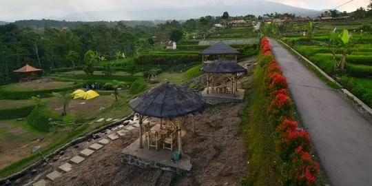 Desa Guwoterus, Tuban, 1. Desa Pujon Kidul, Malang, 2. Desa Taman Sari, Banyuwangi, 3. Kampung Goeneong, Batu, 4. Kampung Kungkuk, Batu Malang, 5. Desa Kemiren Osing, Banyuwangi, 6. Desa Guwoterus, Tuban, 7. Desa Wisata Poncokusumo