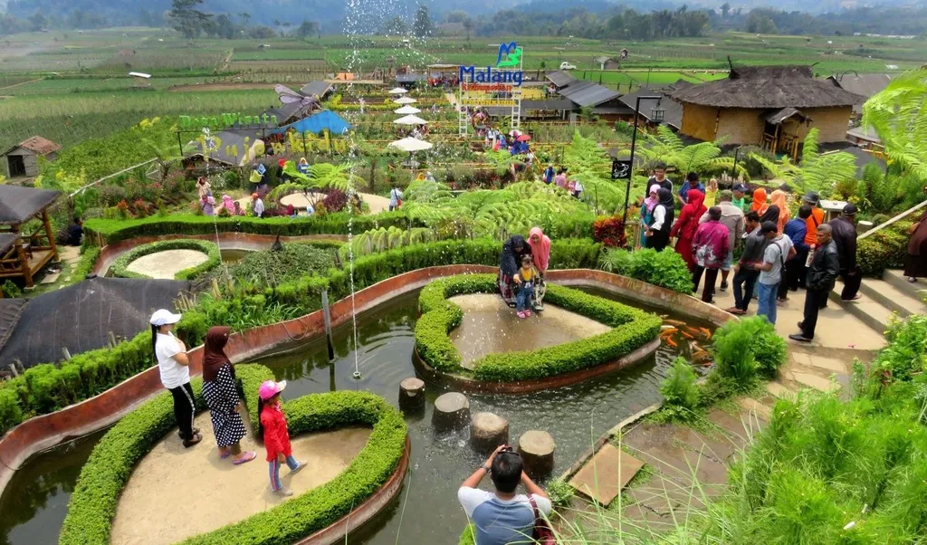 Desa Pujon Kidul, Malang, 1. Desa Pujon Kidul, Malang, 2. Desa Taman Sari, Banyuwangi, 3. Kampung Goeneong, Batu, 4. Kampung Kungkuk, Batu Malang, 5. Desa Kemiren Osing, Banyuwangi, 6. Desa Guwoterus, Tuban, 7. Desa Wisata Poncokusumo