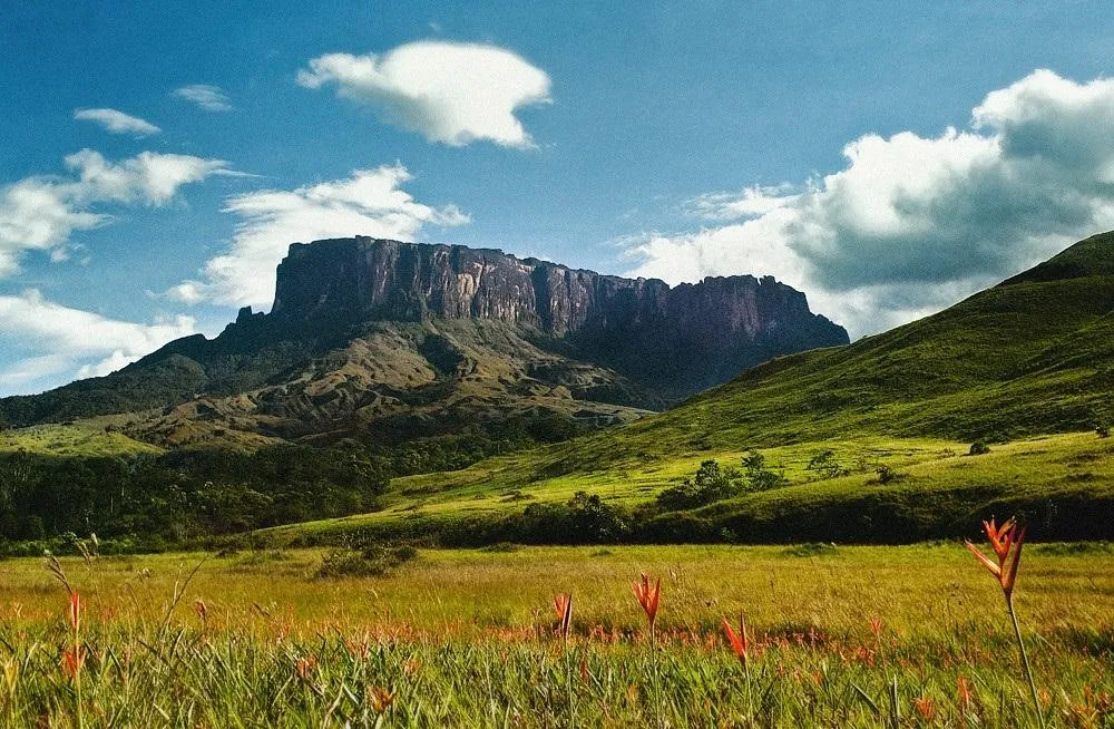 Gunung Roraima, 1. Gunung Roraima, 2. Lençois Maranhenses, 3. Taman Nasional Chapada dos Veadeiros, 4. Jalapão, 5. Fernando de Noronha, 6. Pelourinho, Salvador, 7. Kebun Raya Curutiba, 8. Ngarai Itaimbézinho, 9. Pantanal, 10. Air Terjun Foz do Iguaçu