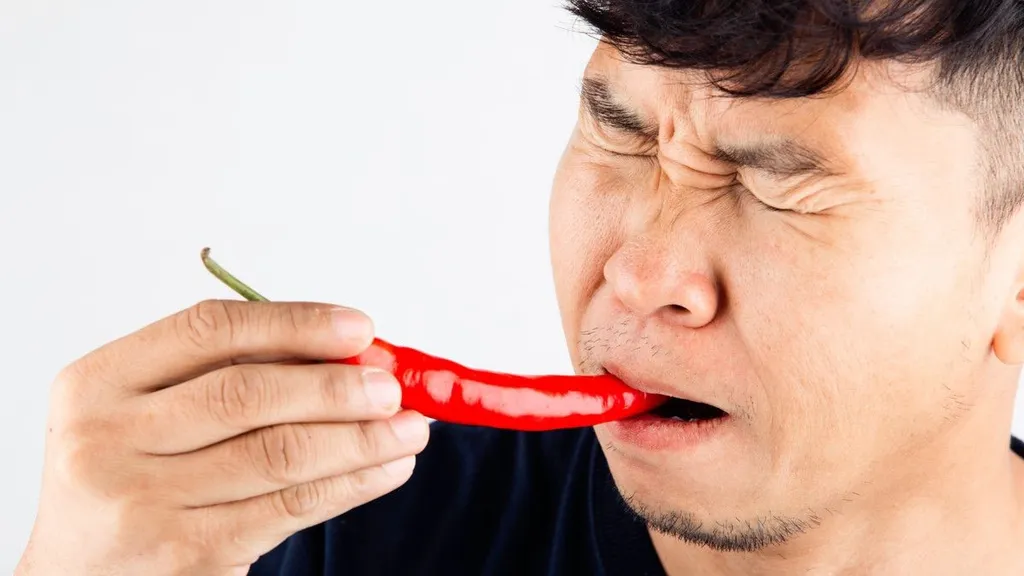 Kuat makan pedas, 1. Menyukai ikan asin, 2. Jengkol dan petai makanan favorit, 3. Suka makan bersama, 4. Suka lalapan mentah, 5. Kuat makan pedas, 6. Ikan Gurame hidangan mewah, 7. Memasangkan jenis makanan, 8. Mencampur makanan , 9. Duduk bersila saat makan, 10. Makan dengan lidah bersuara