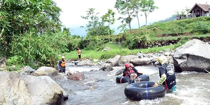 Kampung Goeneong, Batu, 1. Desa Pujon Kidul, Malang, 2. Desa Taman Sari, Banyuwangi, 3. Kampung Goeneong, Batu, 4. Kampung Kungkuk, Batu Malang, 5. Desa Kemiren Osing, Banyuwangi, 6. Desa Guwoterus, Tuban, 7. Desa Wisata Poncokusumo