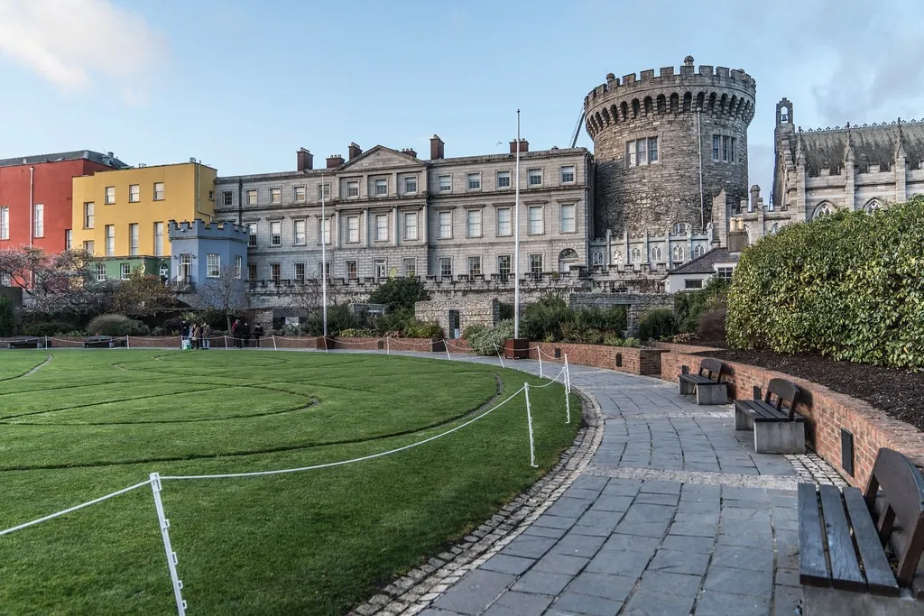 Kastil Dublin, 1. Kastil Bunratty, 2. The Rock of Cashel, 3. Kastil Kilkenny, 4. Kastil Blarney, 5. Kastil Cahir, 6. Kastil Ross, 7. Kastil Kylemore, 8. Kastil King John, 9. Kastil Malahide, 10. Kastil Dublin