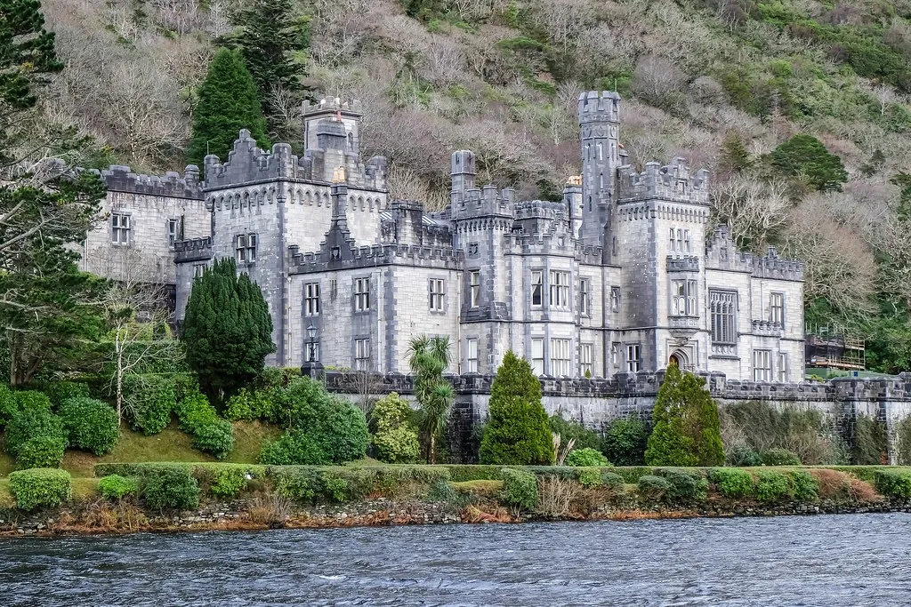 Kastil Kylemore, 1. Kastil Bunratty, 2. The Rock of Cashel, 3. Kastil Kilkenny, 4. Kastil Blarney, 5. Kastil Cahir, 6. Kastil Ross, 7. Kastil Kylemore, 8. Kastil King John, 9. Kastil Malahide, 10. Kastil Dublin
