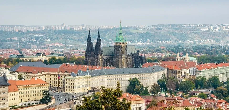 Kastil Praha, 1. Kastil Praha, 2. Karlovy Vary, 3. Lednice–Valtice Cultural Landscape, 4. Taman Nasional Krkonoše, 5. Český Krumlov, 6. Kastil Karlstejn, 7. Karst Moravia, 8. Gua Punkva, 9. Hruboskalsko, 10. Praha