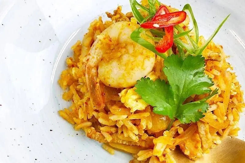 Khao Phat, Thailand_, 1. Khao Phat, Thailand , 2. Yangzhou, Cina , 3. Omurice, Jepang , 4. Kimchi Bokkeumbap, Korea Selatan , 5. Chanhan, Jepang , 6. Cơm Chiên, Vietnam , 7. Khao Op Sapparot, Thailand , 8. Paloo, Kirgistan , 9. Fodnicha Bhaat, India , 10. Sinangag, Filipina , 11. Htamin Gyaw, Burma
