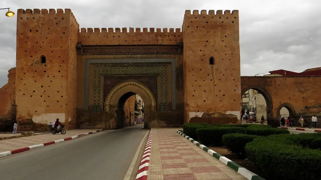 Kota Bersejarah Meknes, 1. Medina of Marrakesh, 2. Chefchaouen Medina, 3. Kota Bersejarah Meknes, 4. Hassan Tower, 5. Kasbah de Oudaias, 6. Chellah, 7. Istana El Badi, 8. Situs Arkeologi Volubilis, 9. Benteng Ait Ben Hadou, 10. Fez Medina