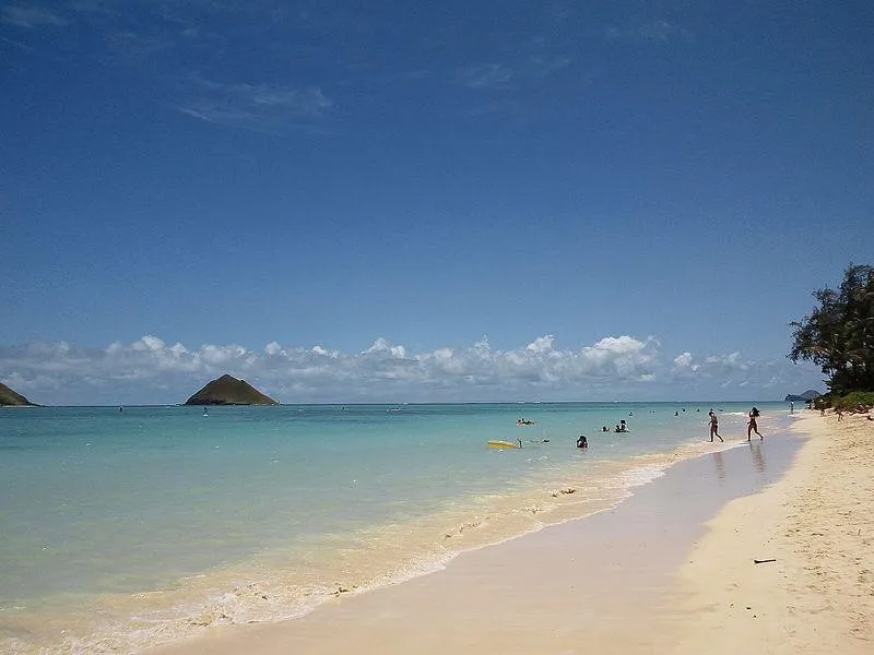 Pantai Lanikai, 1. Pantai Waikiki, 2. Taman Nasional Gunung Api Hawaii, 3. Ngarai Waimea, 4. Lembah Halawa, 5. Cagar Alam Teluk Hanauma, 6. Akaka Falls State Park, 7. Pantai Lanikai, 8. The Na Pali Coast State Park, 9. Mauna Kea, 10. Honolulu