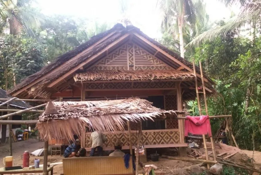 Patuh Pada Ki Bumi, Pamali dan Amanat Leluhur, Bukti Bahwa Kampung Kuta Peninggalan Kerajaan Galuh, Patuh pada Ki Bumi, Pamali dan Amanat Leluhur, Punya Hutan Larangan, Tradisi dan Aturan di Masyarakat Kampung Kuta, Amanat Leluhur di Kampung Kuta dan Filosofinya