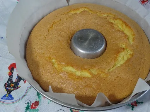 Po de ló, 1. Po de Deus, 2. Pastéis de Nata, 3. Bolo Rei, 4. Po de ló, 5. Queijada, 6. Tibias de Braga, 7. Papos de Anjo, 8. Baba de Camelo, 9. Bolas de Berlim, 10. Travesseiros de Sintra