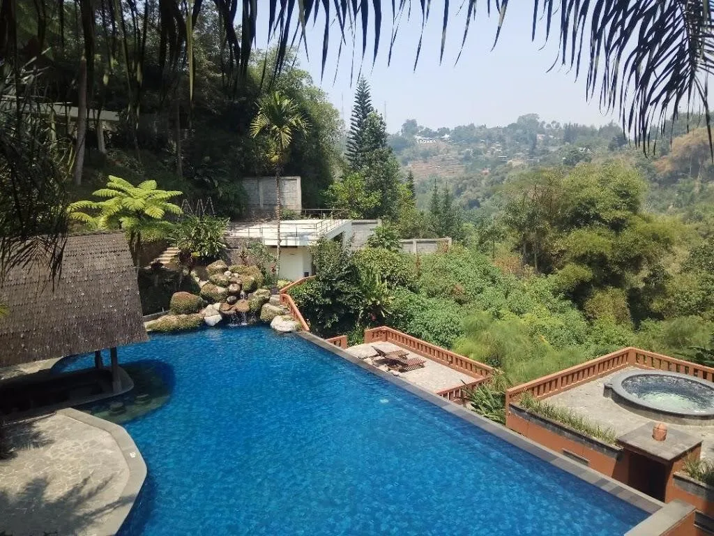Sangria Resort, 1. Sangria Resort, 2. Kolam Renang Bukit Cipaku, 3. Hotel Pesona Bamboe Lembang, 4. Dulang Resort &amp; Resto, 5. Puteri Gunung Hotel , 6. Floating Market Swimming Pool, 7. Eldorado Waterpark, 8.The Green Forest Resort, 9. GH Universal Hotel, 10. Grand Paradise Hotel Lembang