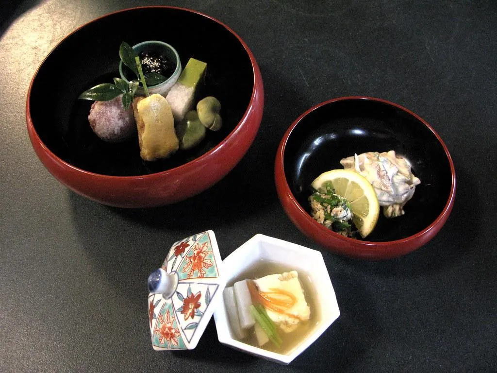 Shojin Ryori, 1. Yatsuhashi, 2. Yudofu, 3. Uji Matcha, 4. Kuzukiri, 5. Tsukemono, 6. Nishin Soba, 7. Shojin Ryori, 8. Kyozushi, 10. Kaiseki