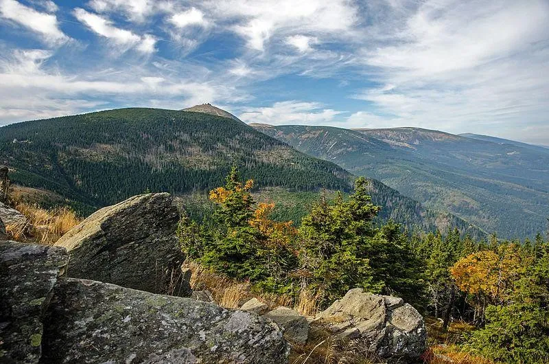 Taman Nasional Krkonoše, 1. Kastil Praha, 2. Karlovy Vary, 3. Lednice–Valtice Cultural Landscape, 4. Taman Nasional Krkonoše, 5. Český Krumlov, 6. Kastil Karlstejn, 7. Karst Moravia, 8. Gua Punkva, 9. Hruboskalsko, 10. Praha
