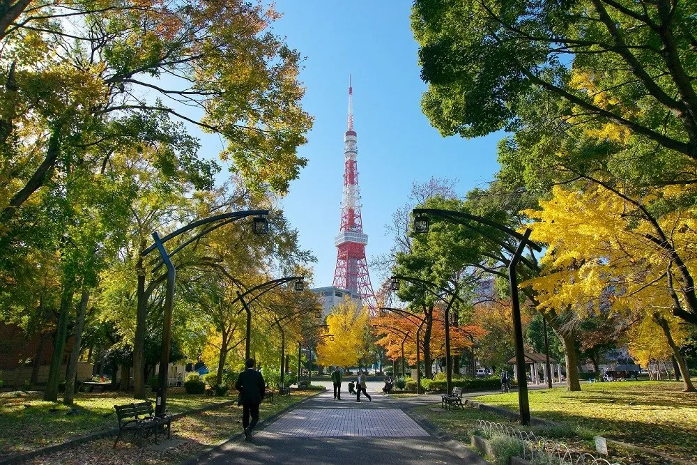 Taman Shiba, 1. Shinjuku Gyoen, 2. Taman Ueno, 3. Taman Yoyogi, 4. Taman Showa Kinen, 5. Taman Shiba, 6. Taman Kasai Rinkai, 7. Taman Tepi Laut Odaiba, 8. Taman Timur Istana Kekaisaran, 9. Taman Inokashira, 10. Taman Rikugien