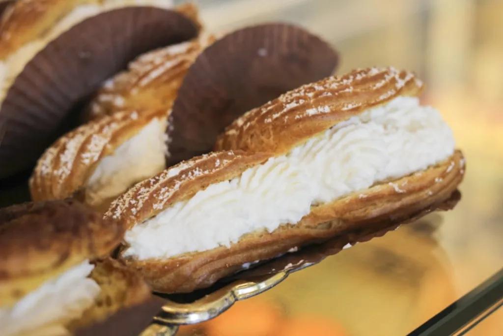 Tibias de Braga, 1. Po de Deus, 2. Pastéis de Nata, 3. Bolo Rei, 4. Po de ló, 5. Queijada, 6. Tibias de Braga, 7. Papos de Anjo, 8. Baba de Camelo, 9. Bolas de Berlim, 10. Travesseiros de Sintra