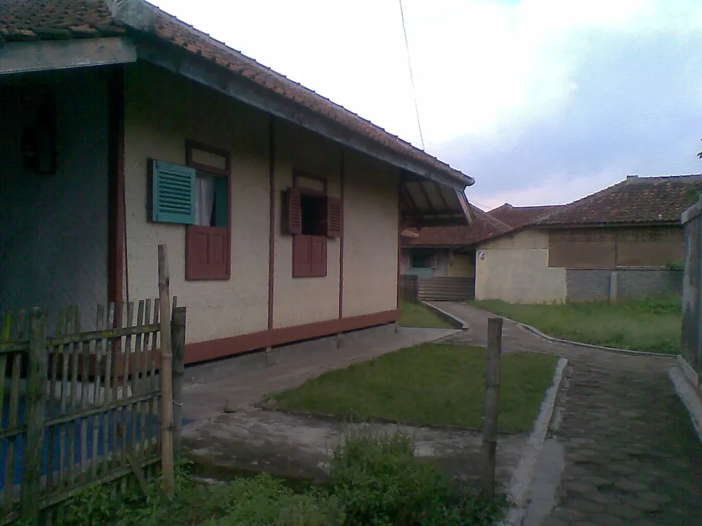 Tidak Pernah Kebanjiran, 1. Dibangun Setelah Mendapat Ilham  , 2. Kampung yang Sudah Modern, 3. Aturan Zaman Dulu di Kampung Mahmud, 4. Kampung Mahmud di Masa Kini, 5. Tetap Menjadi Tujuan Ziarah, 6. Tidak Pernah Kebanjiran
