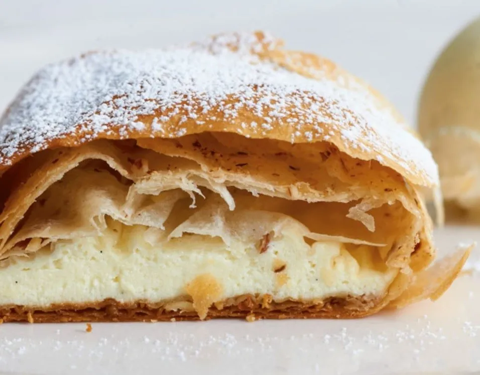 Topfenstrudel, 1. Sachertorte, 2. Topfenstrudel, 3. Apfelstrudel Wina, 4. Linzer Torte, 5. Buchteln, 6. Kaiserschmarrn, 7. Marillenknödel, 8. Kardinalschnitte, 9. Vanillekipferl, 10. Palatschinken