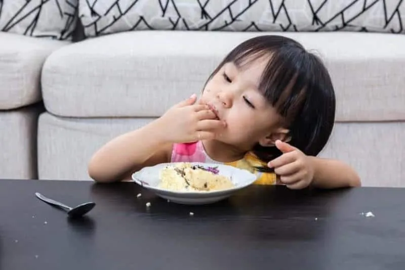 Ulah Ngaremeh_, 1. Ulah Kaluar Imah Sareupna , 2. Ulah Ngaremeh, 3. Ulah Neukteukan Kuku Ti Peuting , 4. Ulah Cicing di Lawong Panto , 5. Ulah Dahar Bari Ceplak , 6. Parawan atau Jajaka Ulah Dahar Dina Cowet , 7. Ulah Heheotan di Imah , 8. Ulah Hudang Beurang , 9. Nabrak Ucing Garong Bari Jeung Teu Dikuburkeun Bakal Sial 7 Poe , 10. Ulah Meuli atau ngajual Uyah Ti Peuting