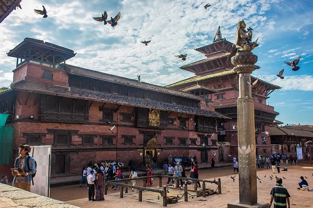 Museum Patan, 1. Kuil Pashupati Nath, 2. Danau Phewa, 3. Museum Patan, 4. Bhaktapur Durbar Square, 5. Taman Nasional Chitwan, 6. Lumbini, 7. Kumari Ghar, 8. Nagarkot, 9. Lembah Pokhara, 10. Stupa Boudhanath